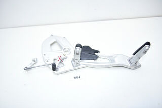 BMW K83 F900R Footrest Hanger stânga 46718404013 suport pentru picioare față + spate cuier