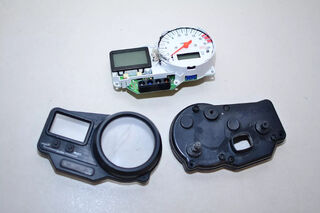 Damaged Yamaha R6 1999-2002 tacho speedo cockpit strumentazione meter