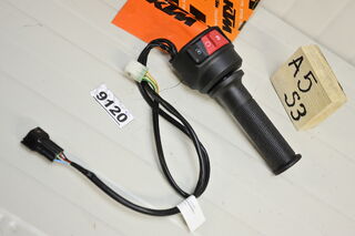 Husqvarna Svartpilen 401 2024 Bloc comenzi dreapta cu maneta acceleratie